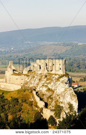 Beckov 성곽, 슬로바키아의 유적