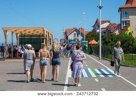 Zelenogradsk, Kaliningrad Region, Russia - July 29, 2017: Unknown People Walking On The Coast Of The