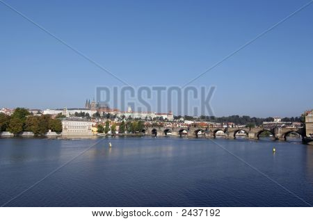 Pragerburg und Charles Brücke