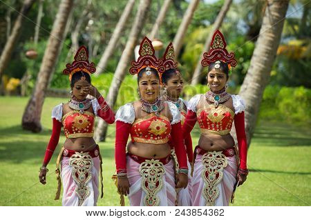 Sri Lanka, Bentota - 13 April 2018: Women Dancers Entertaining Visitors Of Avani Bentota Resort & Sp