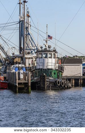 Fairhaven, Massachusetts, Usa - September 8, 2019: Tug Bucky Docked At Fairhaven Shipyard