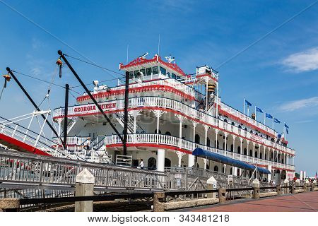 Savannah, Georgia - April 29, 2019: Savannah Is The Oldest City In Georgia. From The Historic Archit