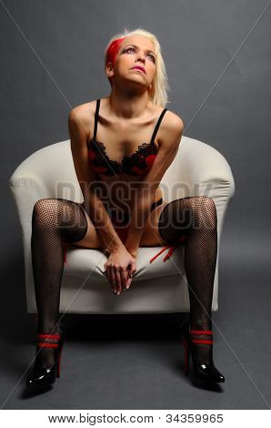sexy saÃŸ in StrÃ¼mpfen