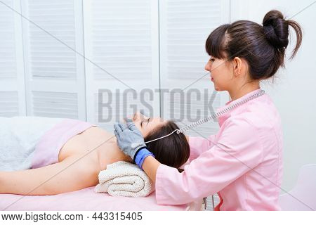 Micro-sensory Electric Microcurrent Procedure Bio Ems For Electrode Stimulation Of Face And Body Wit