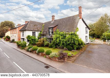 Malting House, Stradishall, England - September 9 2019 Sustantial Detached Cottage In Suffolk Villag