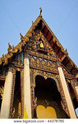 屋根と空
