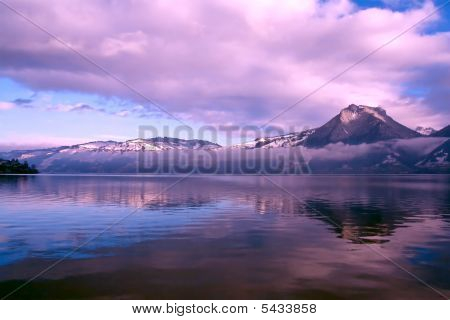Jezero Thun ve Švýcarsku