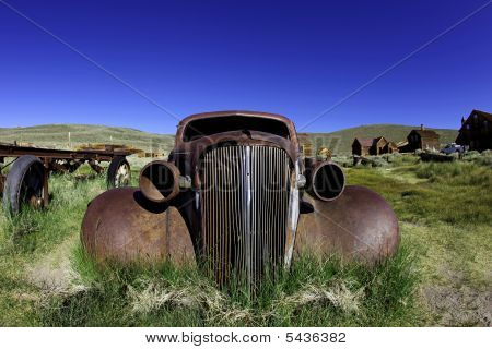 Rustne gamle veteranbil i Bodie Californien