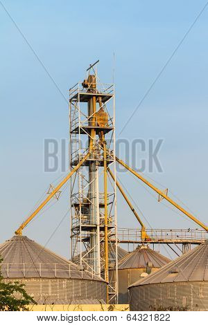 Silos And Conveyors