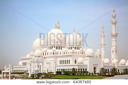 Famous Sheikh Zayed mosque in Abu Dhabi, United Arab Emirates
