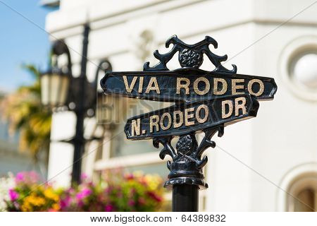 Rodeo Drive cross street signs