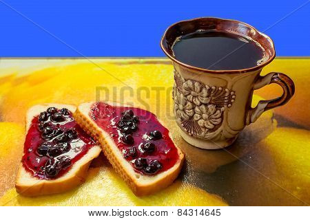 Coffee and bun with jam