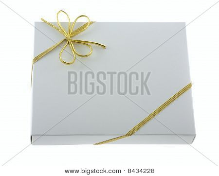 Díszdobozban, szalaggal