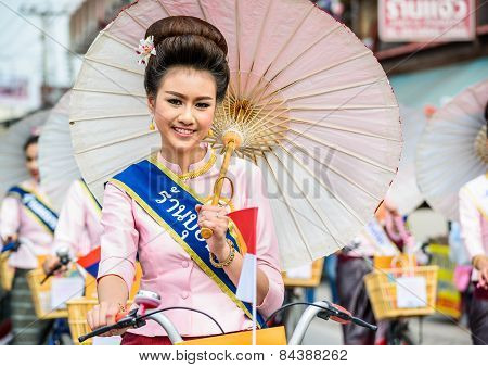 Chiang Mai, Thailand-january 17 : 32Th Anniversary Bosang Umbrella Festival,women In Traditional Cos
