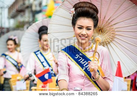 Chiang Mai, Thailand-january 17 : 32Th Anniversary Bosang Umbrella Festival,women In Traditional Cos