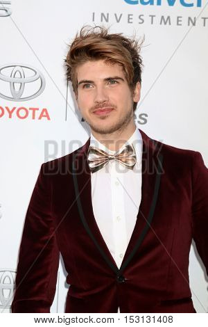 LOS ANGELES - OCT 22:  Joey Graceffa at the 26th Annual Environmental Media Awards at Warner Brothers Studio on October 22, 2016 in Burbank, CA