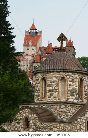 Biserica_si_castel
