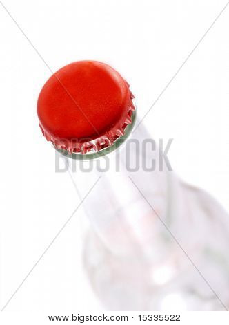 bottiglia vuota con tappo rosso isolata on white