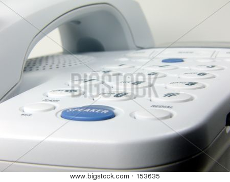 Bílý telefon
