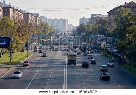 Una delle grandi strade di Mosca.