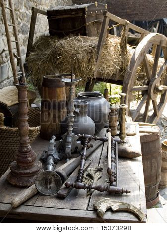 Midieval ตกแต่ง ด้วยเห็น กระถาง และลำตัวในรถ