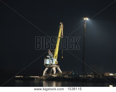Vinç Dnieper gece, Ukrayna, Zaporozhye kıyısında liman