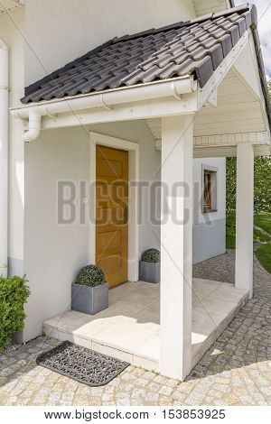 Bright House Entry