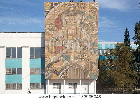 Mosaic Tractor Operators