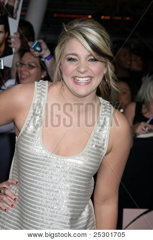 LOS ANGELES - NOV 14: Lauren Alaina dorazí 
