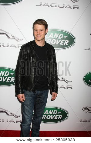 LOS ANGELES - 15 listopad: Benjamin McKenzie w przypadku Pokaż Pre LA samochodów Jaguar w dwóch Rodeo na Leg