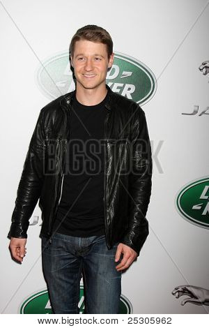 LOS ANGELES - 15 listopad: Benjamin McKenzie w przypadku Pokaż Pre LA samochodów Jaguar w dwóch Rodeo na Leg