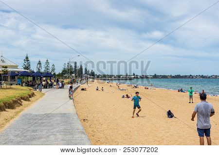 Melbourne, Australia - February 18, 2018: Point Ormond Cafe On The Foreshore Of Elwood Beach In The 