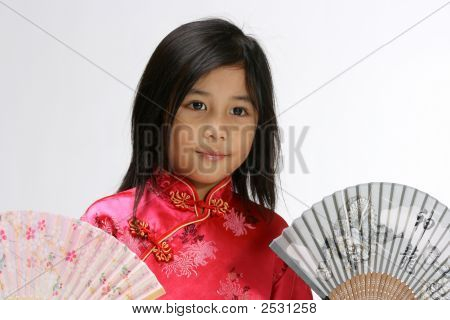 Ung pige med ventilator