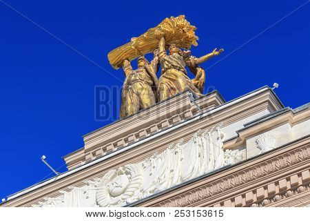 Moscow, Russia - August 01, 2018: Gilded Figures Of Tractor Driver And Collective Farm Girl Against 