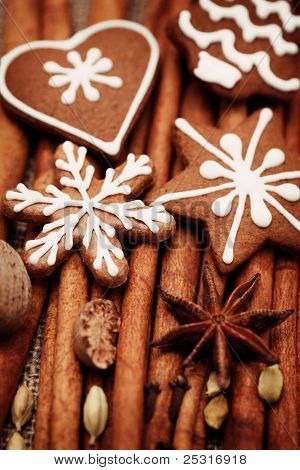 계 피 스틱-에 아름 다운 gingerbreads 달콤한 음식 /shallow 벗 다 /