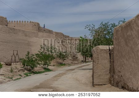 City Walls Of The Ancient City Of Ichan Kala In Khiva, A Unesco Heritage Site In Uzbekistan