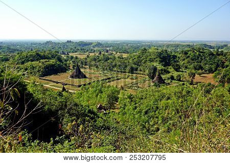 Laungbanpyauk And Htuparon Pagoda, Mrauk U, Rakhine State, Myanmar