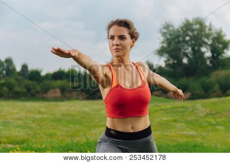 Dark-eyed Woman Boosting Her Metabolism While Going In For Sports