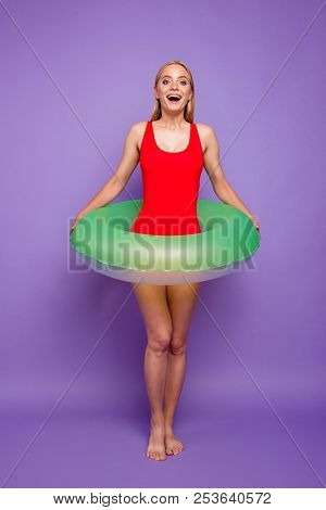 Finally, Long-awaited Sea! Full-size Portrait Of Blond Girls With Green Life Buoy At The Waist Look 