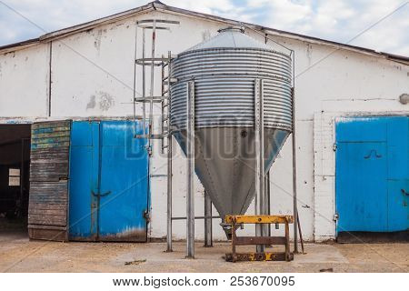 Elevator For Grain On The Farm, Storage Of Feed.