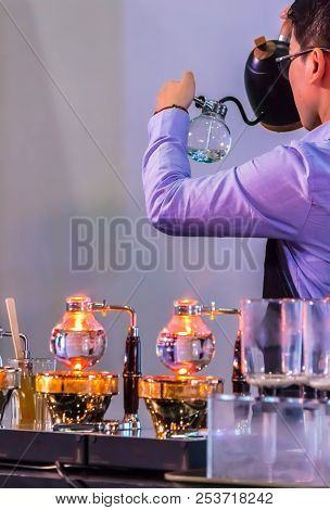Showcase Syphon Coffee Maker By Syphonist.