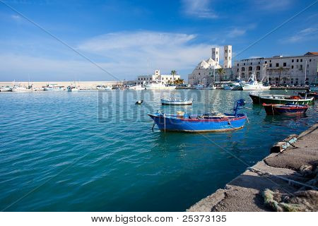 Puerto de Molfetta con Duomo
