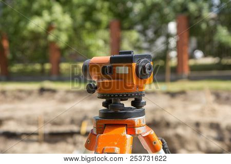 A Construction Surveyor Equipment Theodolite Level Tool