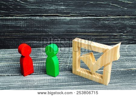 The Struggle For The Presidency. Candidates For Elections. Democratic Process. Political Race. Refer