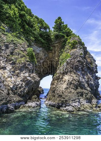Natural Hole Clifff Koh Talu Island Rayong City Thailand,idiyllic Ocean In Vacation Time,summer Conc