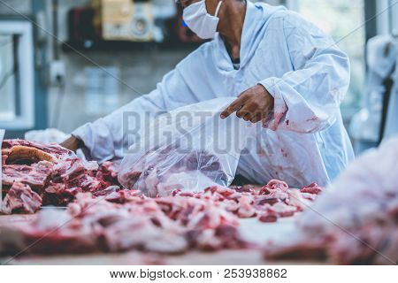 The Raw Meat Packer And The Slaughterer Work In The Slaughterhouse.