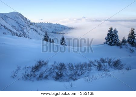 Paisaje de nieve azul