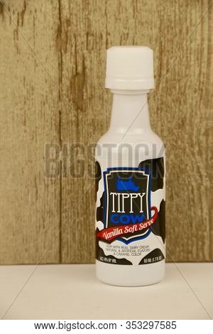 Spencer , Wisconsin, U.s.a.  February, 29, 2020   Bottle Of Tippy Cow Vanilla Soft Serve Rum    Tipp