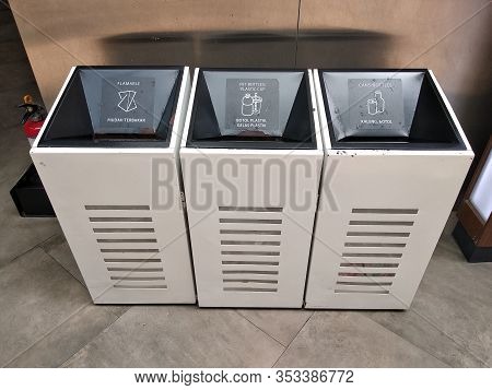 Trash Can Garbage Bin Recyclable Waste Bin With Indonesian Text: Mudah Terbakar, Botol Plastik Gelas