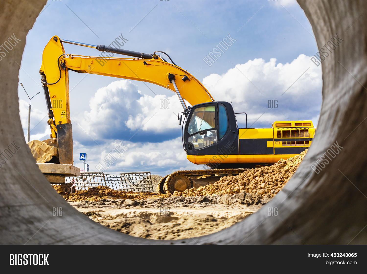 Heavy Excavator Image & Photo (Free Trial) Bigstock
